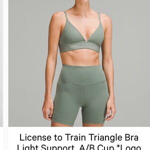 Lululemon license to train triangle bra light support